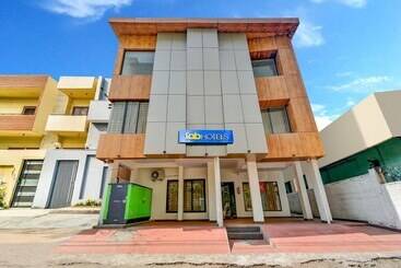 هتل Fabexpress Pas Residency   Nr Marina Beach & Mahatma Gandhi Monument