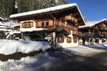 Bed And Breakfast Chalet Manava