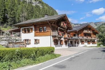 Bed And Breakfast Chalet Manava