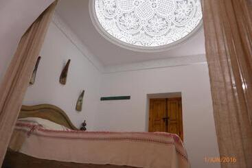 تختخواب و صبحانه Villa Jasmin