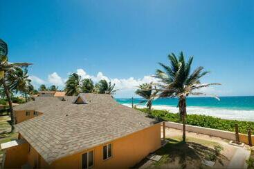 هتل Sugar Bay Club