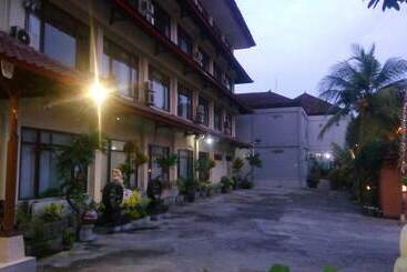هتل Warna Kedaton  And Meeting