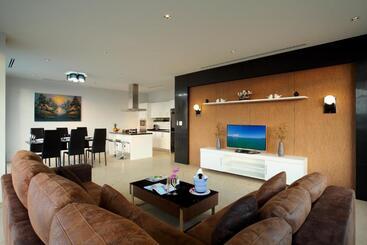 استراحتگاه Kata Sea View Villas
