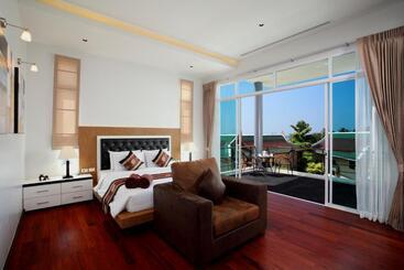 استراحتگاه Kata Sea View Villas