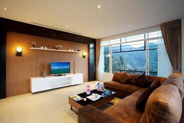 استراحتگاه Kata Sea View Villas