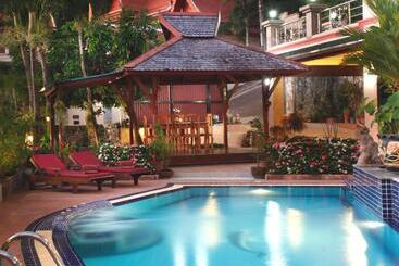 استراحتگاه Kata Sea View Villas