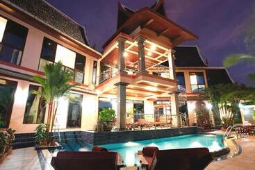 استراحتگاه Kata Sea View Villas