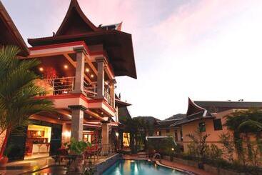 استراحتگاه Kata Sea View Villas