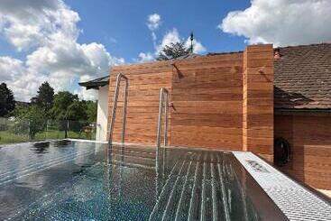 ホテル Auberge Saint Walfrid Hôtel Restaurant & Spa