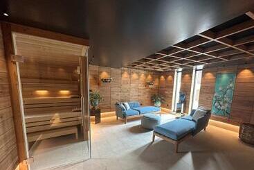 ホテル Auberge Saint Walfrid Hôtel Restaurant & Spa