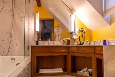 هتل Auberge Saint Walfrid Hôtel Restaurant & Spa