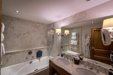 ホテル Auberge Saint Walfrid Hôtel Restaurant & Spa