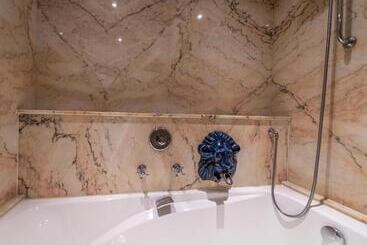 ホテル Auberge Saint Walfrid Hôtel Restaurant & Spa