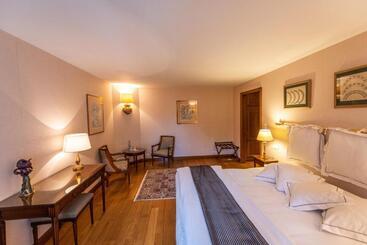 ホテル Auberge Saint Walfrid Hôtel Restaurant & Spa