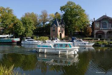 هتل Auberge Saint Walfrid Hôtel Restaurant & Spa