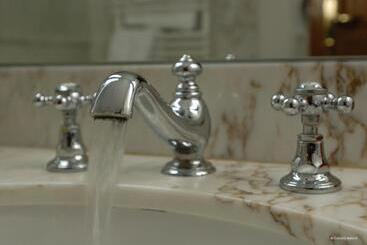 ホテル Auberge Saint Walfrid Hôtel Restaurant & Spa