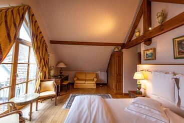 ホテル Auberge Saint Walfrid Hôtel Restaurant & Spa