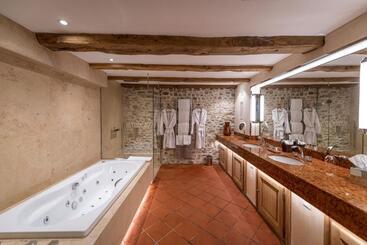 ホテル Auberge Saint Walfrid Hôtel Restaurant & Spa