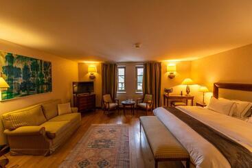 ホテル Auberge Saint Walfrid Hôtel Restaurant & Spa