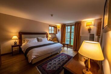 ホテル Auberge Saint Walfrid Hôtel Restaurant & Spa