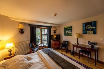 هتل Auberge Saint Walfrid Hôtel Restaurant & Spa