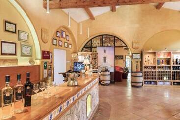 هتل Chateau De Berne