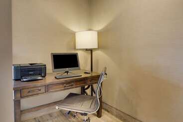هتل Comfort Inn Airport