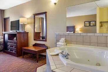 هتل Comfort Inn & Suites Branson Meadows