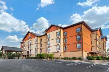 هتل Comfort Inn & Suites Branson Meadows