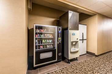 هتل Comfort Inn & Suites
