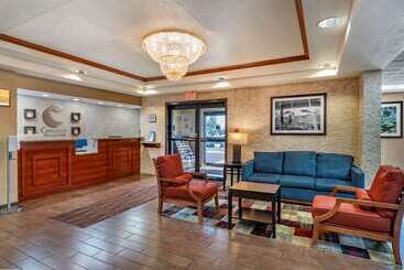 هتل Comfort Inn & Suites