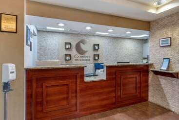 هتل Comfort Inn & Suites