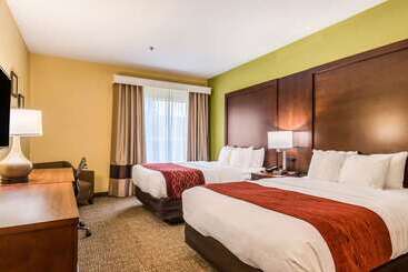 هتل Comfort Inn & Suites