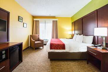 هتل Comfort Inn & Suites
