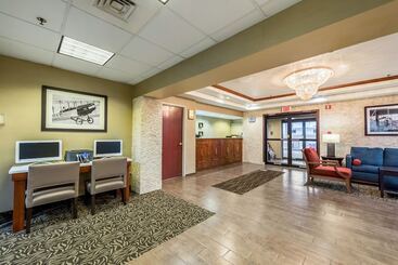 هتل Comfort Inn & Suites