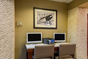 هتل Comfort Inn & Suites