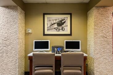 هتل Comfort Inn & Suites