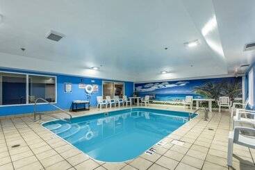 هتل Comfort Inn & Suites