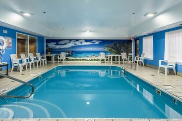 هتل Comfort Inn & Suites