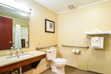 هتل Comfort Inn & Suites