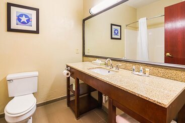 هتل Comfort Inn & Suites