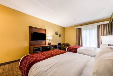 هتل Comfort Inn & Suites
