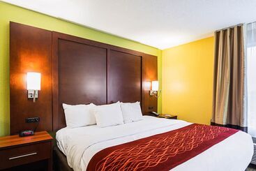 هتل Comfort Inn & Suites