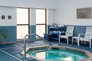 هتل Comfort Inn & Suites Lavale  Cumberland