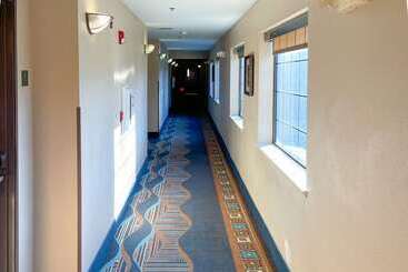 בית מלון כפרי Comfort Inn & Suites Midtown