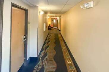 בית מלון כפרי Comfort Inn & Suites Midtown
