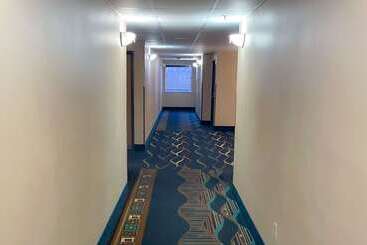 בית מלון כפרי Comfort Inn & Suites Midtown