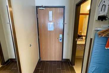 בית מלון כפרי Comfort Inn & Suites Midtown