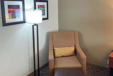 בית מלון כפרי Comfort Inn & Suites Midtown