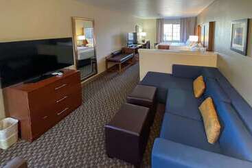 בית מלון כפרי Comfort Inn & Suites Midtown
